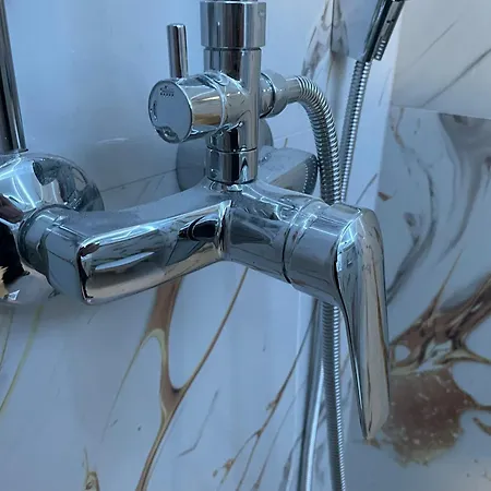 Marienhof Free Parking * 라티