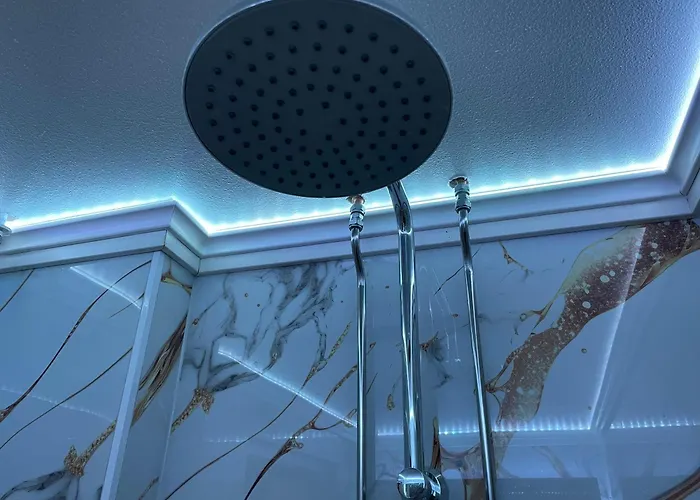 Marienhof Free Parking 라티