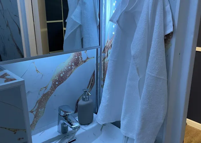 Marienhof Free Parking 라티